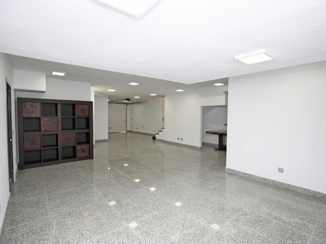 5 Bedrooms Townhouse in Nueva Andalucía