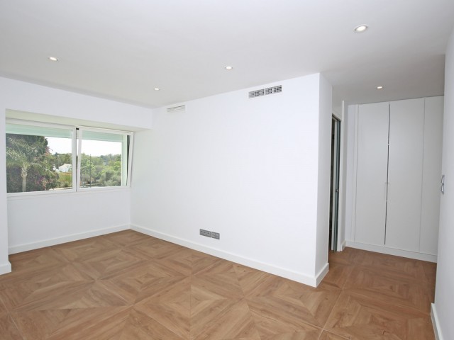 5 Bedrooms Townhouse in Nueva Andalucía