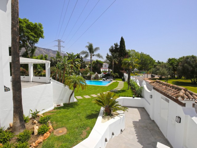 5 Bedrooms Townhouse in Nueva Andalucía