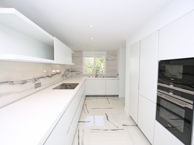 5 Bedrooms Townhouse in Nueva Andalucía