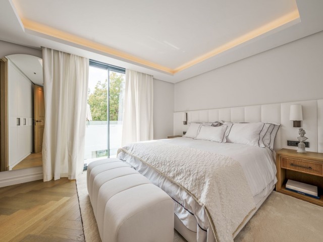 5 Bedrooms Villa in Nueva Andalucía