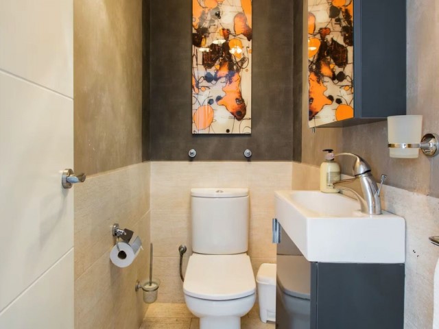 5 Bedrooms Townhouse in Nueva Andalucía