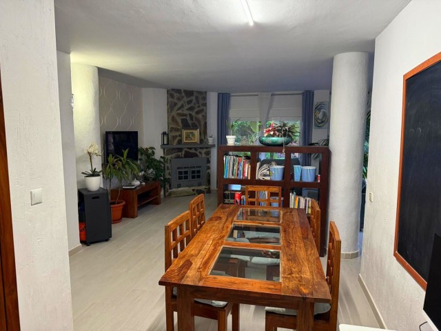 Appartement avec 4 Chambres  à Calahonda