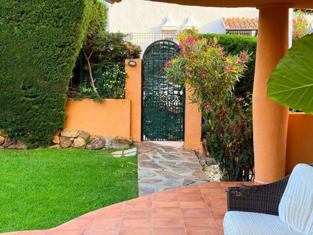 Appartement avec 4 Chambres  à Calahonda