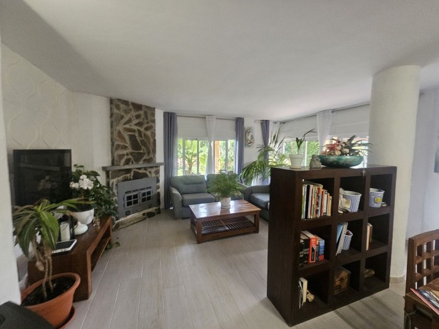 Appartement avec 4 Chambres  à Calahonda