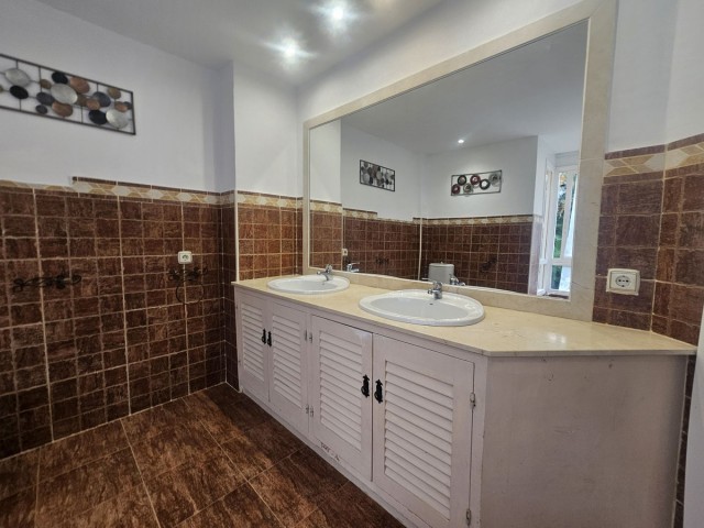 Appartement avec 4 Chambres  à Calahonda