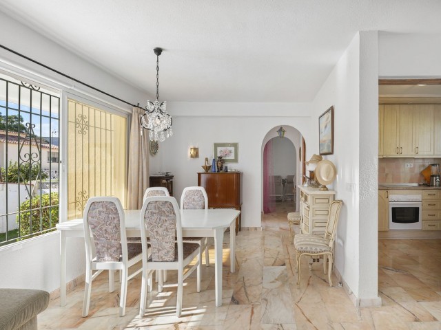 2 Bedrooms Villa in Nueva Andalucía