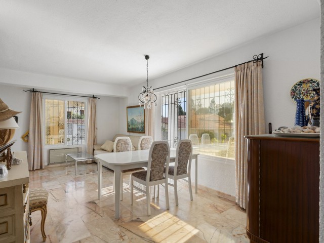 2 Bedrooms Villa in Nueva Andalucía