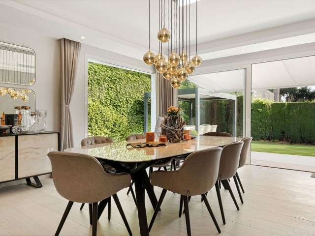 5 Bedrooms Villa in Nueva Andalucía