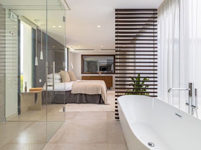 Villa avec 6 Chambres  à Nueva Andalucía