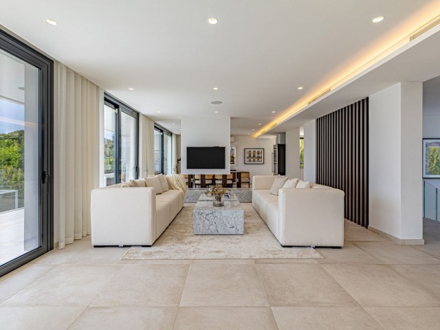 Villa avec 6 Chambres  à Nueva Andalucía