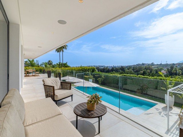 Villa avec 6 Chambres  à Nueva Andalucía