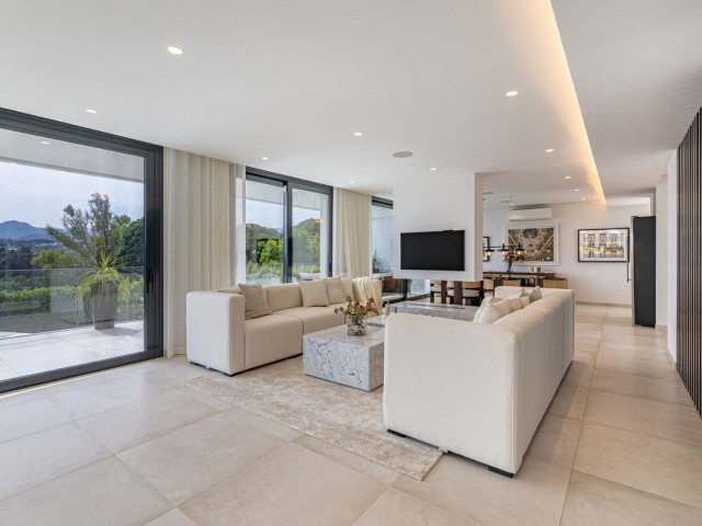 Villa avec 6 Chambres  à Nueva Andalucía