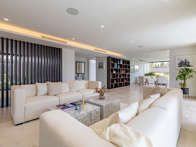 Villa avec 6 Chambres  à Nueva Andalucía