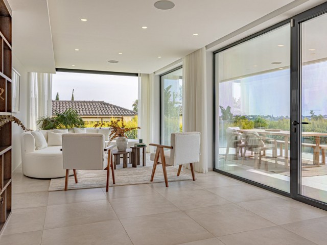 Villa avec 6 Chambres  à Nueva Andalucía