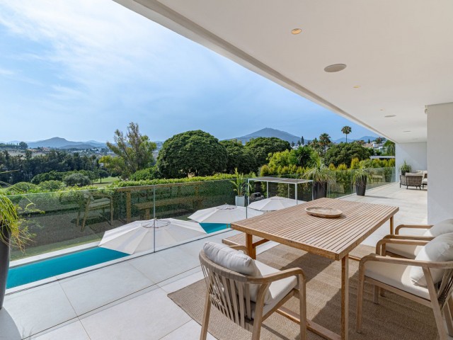 Villa avec 6 Chambres  à Nueva Andalucía