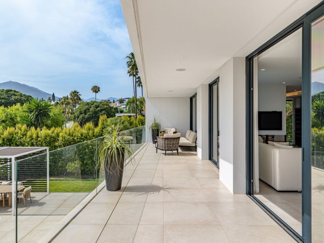 Villa avec 6 Chambres  à Nueva Andalucía