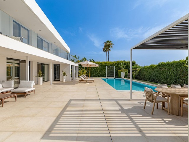 Villa avec 6 Chambres  à Nueva Andalucía