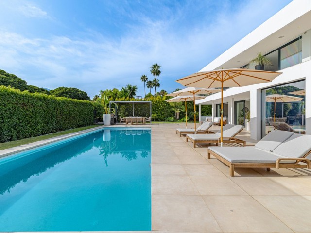 Villa avec 6 Chambres  à Nueva Andalucía