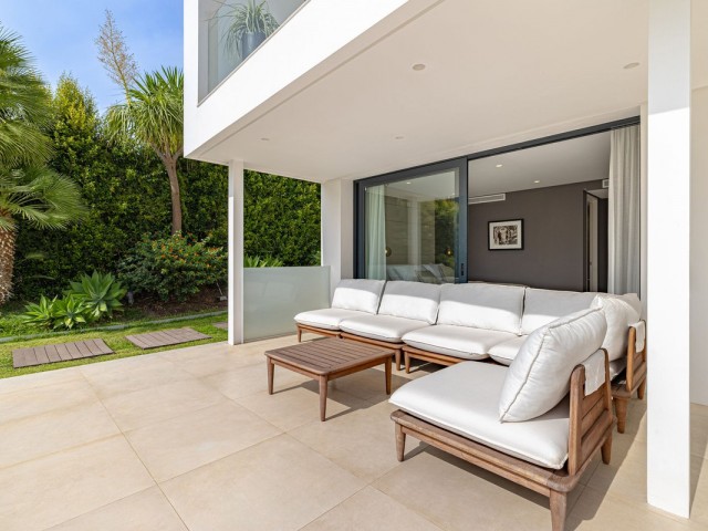 Villa avec 6 Chambres  à Nueva Andalucía