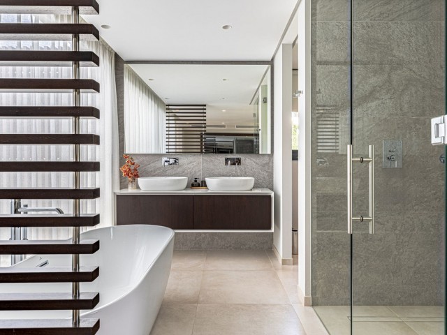 Villa avec 6 Chambres  à Nueva Andalucía