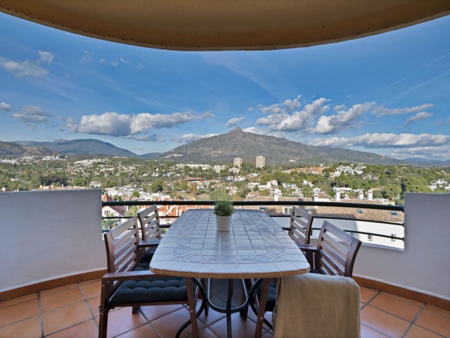 2 Bedrooms Apartment in Nueva Andalucía