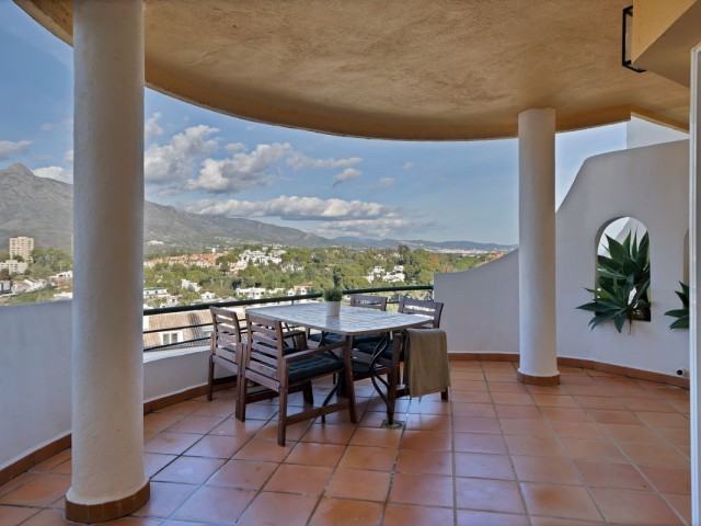 2 Bedrooms Apartment in Nueva Andalucía