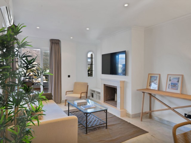 2 Bedrooms Apartment in Nueva Andalucía