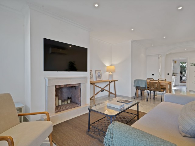 2 Bedrooms Apartment in Nueva Andalucía