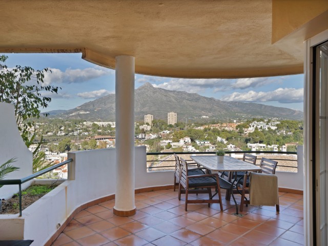 2 Bedrooms Apartment in Nueva Andalucía