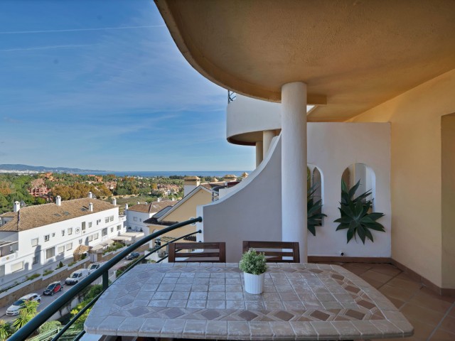 2 Bedrooms Apartment in Nueva Andalucía