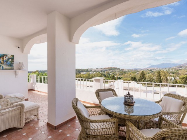 Maison mitoyenne avec 3 Chambres  à Nueva Andalucía