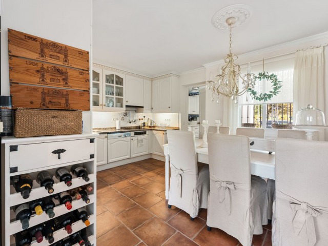 Maison mitoyenne avec 3 Chambres  à Nueva Andalucía