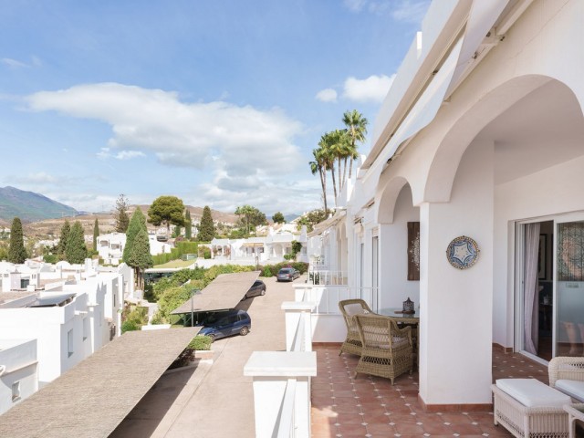 Maison mitoyenne avec 3 Chambres  à Nueva Andalucía