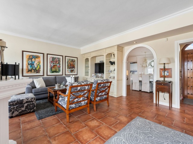 Maison mitoyenne avec 3 Chambres  à Nueva Andalucía