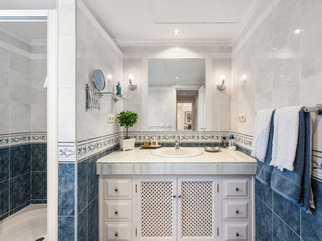 Maison mitoyenne avec 3 Chambres  à Nueva Andalucía