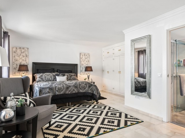 Maison mitoyenne avec 3 Chambres  à Nueva Andalucía