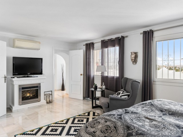 Maison mitoyenne avec 3 Chambres  à Nueva Andalucía