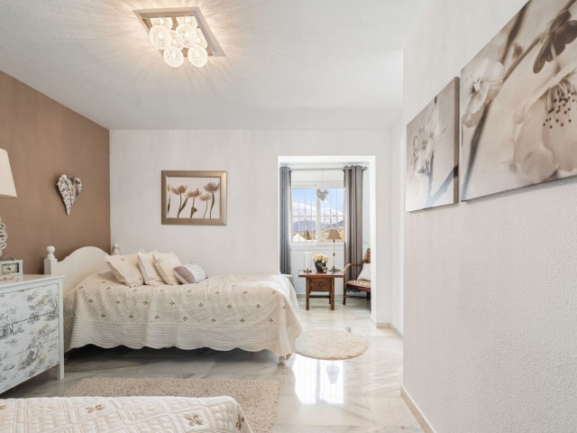 Maison mitoyenne avec 3 Chambres  à Nueva Andalucía