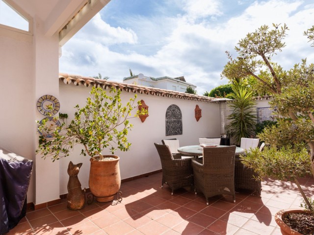 Maison mitoyenne avec 3 Chambres  à Nueva Andalucía