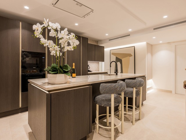 4 Soveroms Leilighet i Estepona