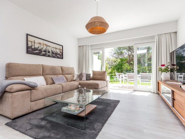 Maison mitoyenne avec 2 Chambres  à Nueva Andalucía