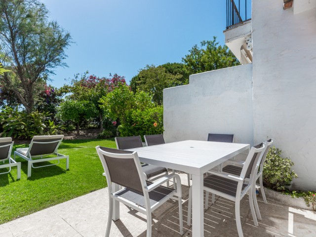 Maison mitoyenne avec 2 Chambres  à Nueva Andalucía