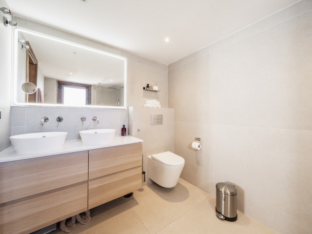 Appartement avec 3 Chambres  à Nueva Andalucía