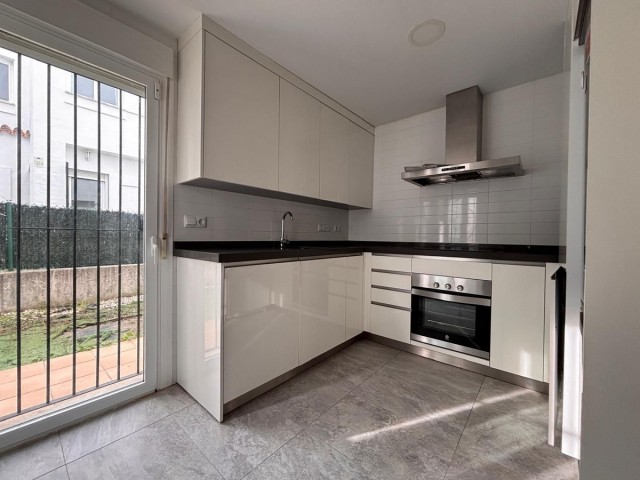 Maison mitoyenne avec 3 Chambres  à Nueva Andalucía