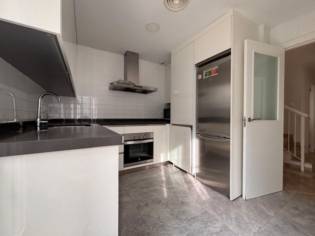 Maison mitoyenne avec 3 Chambres  à Nueva Andalucía