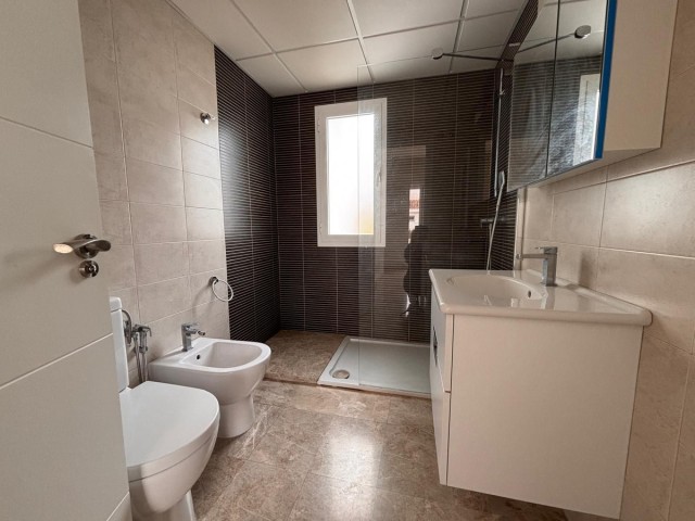 Maison mitoyenne avec 3 Chambres  à Nueva Andalucía