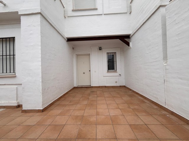 Maison mitoyenne avec 3 Chambres  à Nueva Andalucía