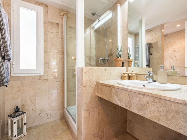 Appartement avec 3 Chambres  à Nueva Andalucía