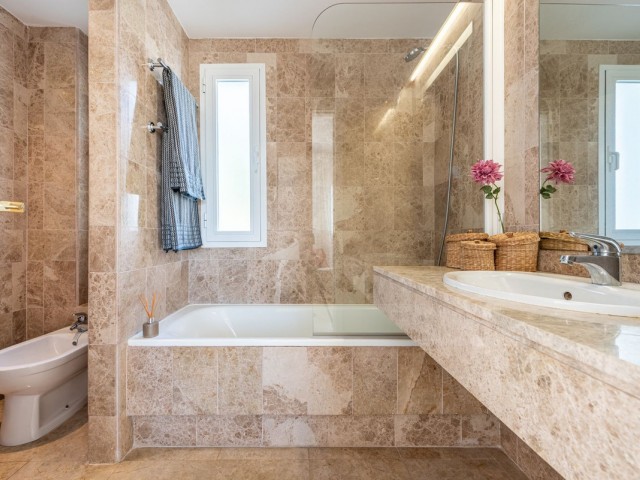 Appartement avec 3 Chambres  à Nueva Andalucía